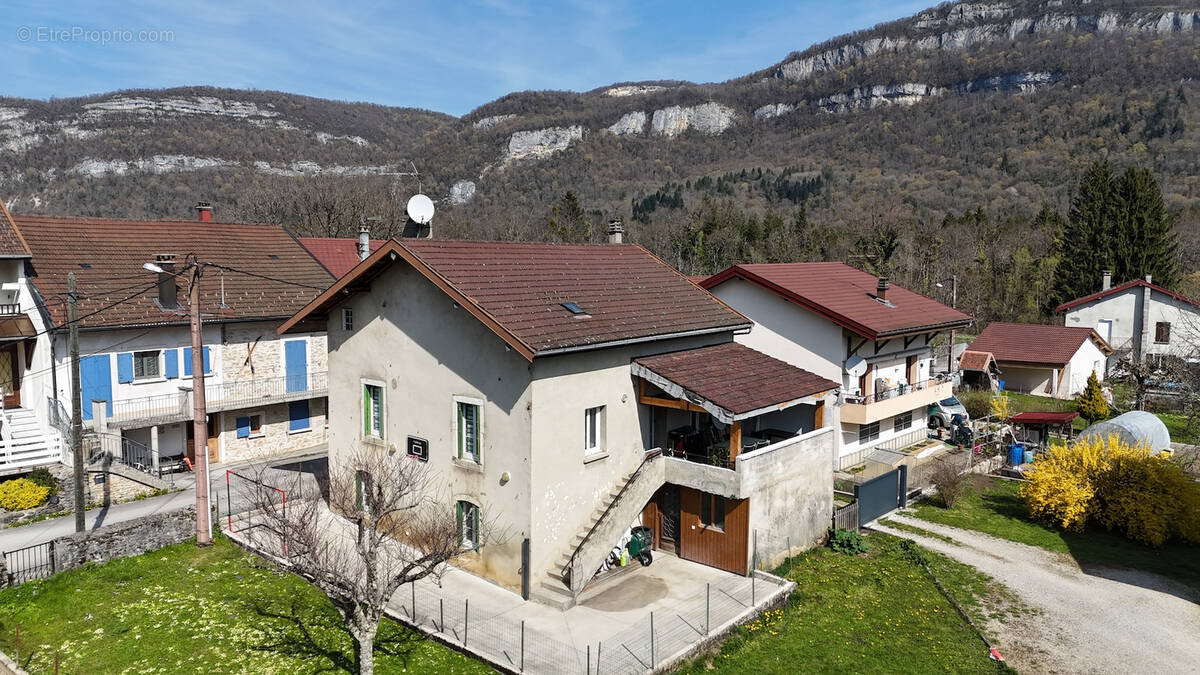 Maison à VAUX-LES-SAINT-CLAUDE