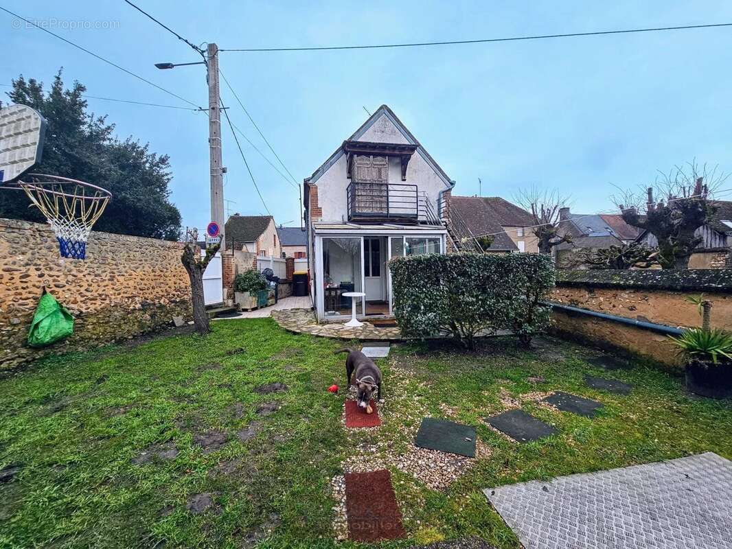 Maison à SAINTE-GENEVIEVE-DES-BOIS