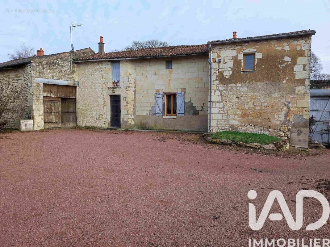 Photo 2 - Maison à CURCAY-SUR-DIVE