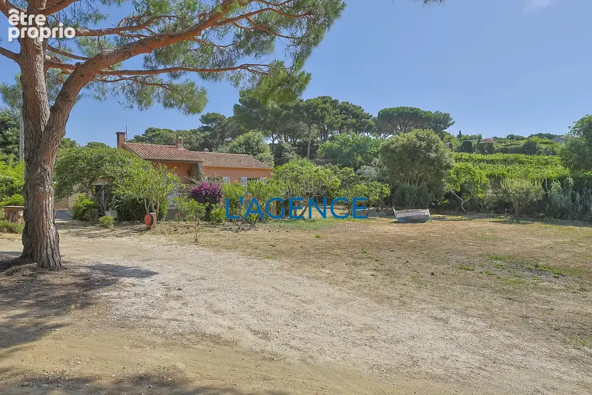 PROPRIETE GIENS 5000m2 deux maisons à 250m2 de la mer - photo 11