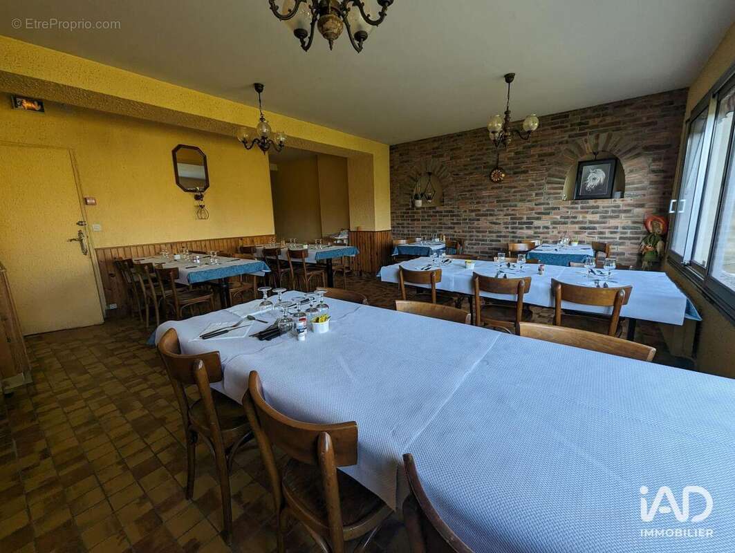 Photo 8 - Commerce à NEUVILLE-SUR-SARTHE