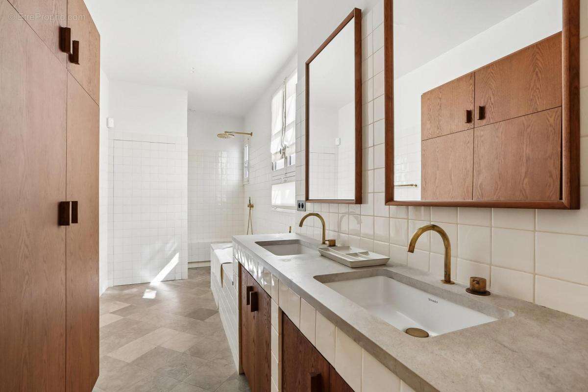 Appartement à PARIS-7E