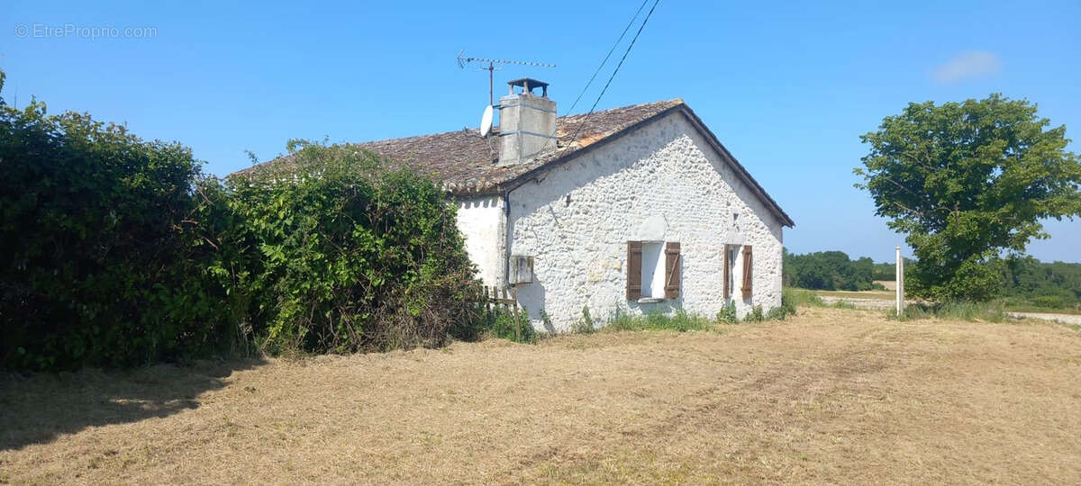 Maison à MONTAIGU-DE-QUERCY