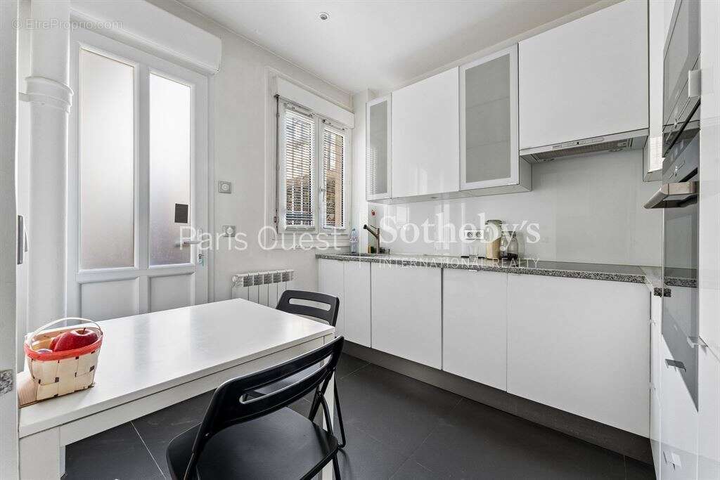 Appartement à NEUILLY-SUR-SEINE