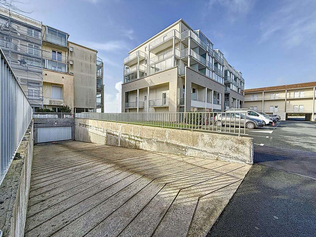 Parking à SAINT-HILAIRE-DE-RIEZ