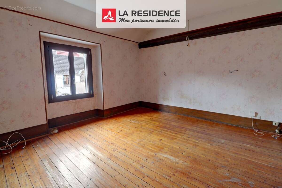 Maison à MAURECOURT