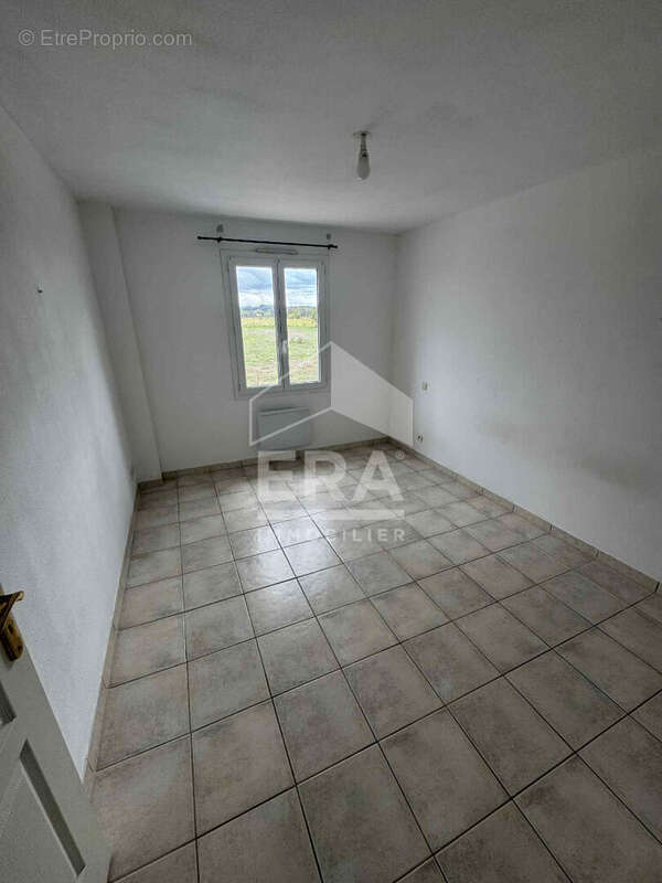 Maison à SAINT-MEDARD-DE-GUIZIERES