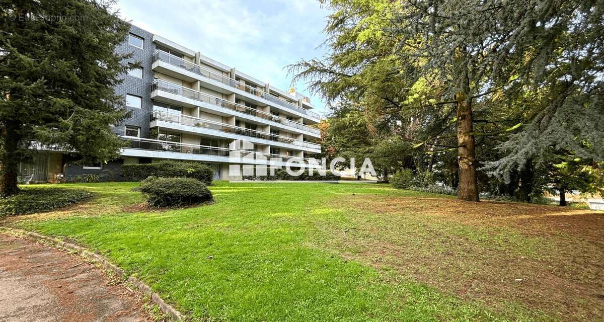 NOUVEAU PRIX – Idéal investisseur – Studio loué meublé avec parking et cave - photo 2