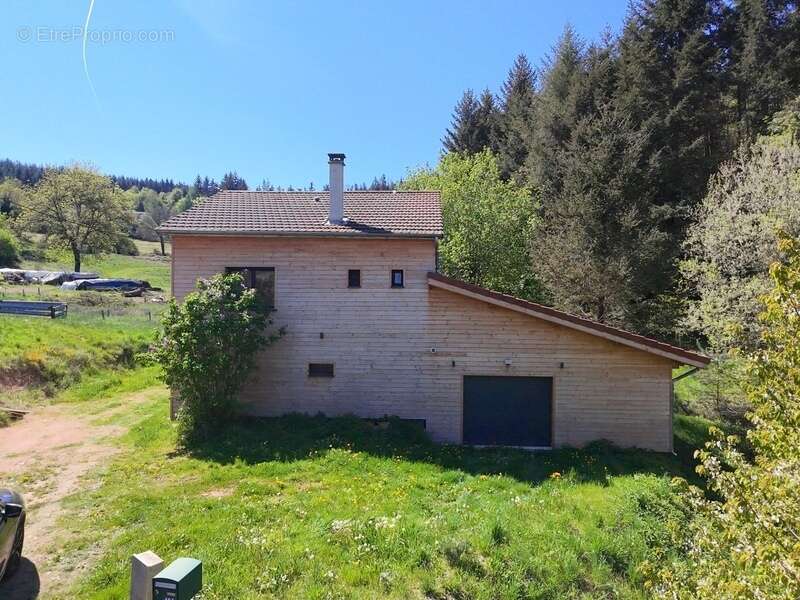 Maison à POULE-LES-ECHARMEAUX