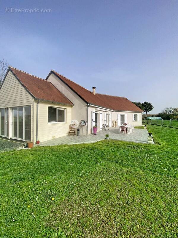 Maison à CHANNAY-SUR-LATHAN