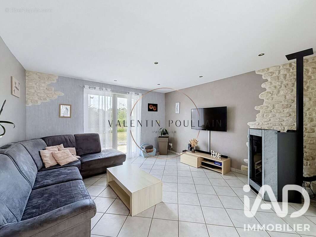 Maison 143 m² à Le Mesnil-Angot  - photo 6
