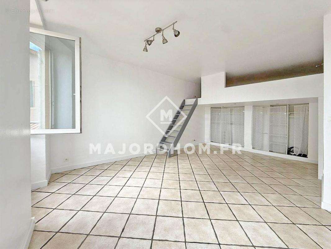 Appartement à MARSEILLE-4E