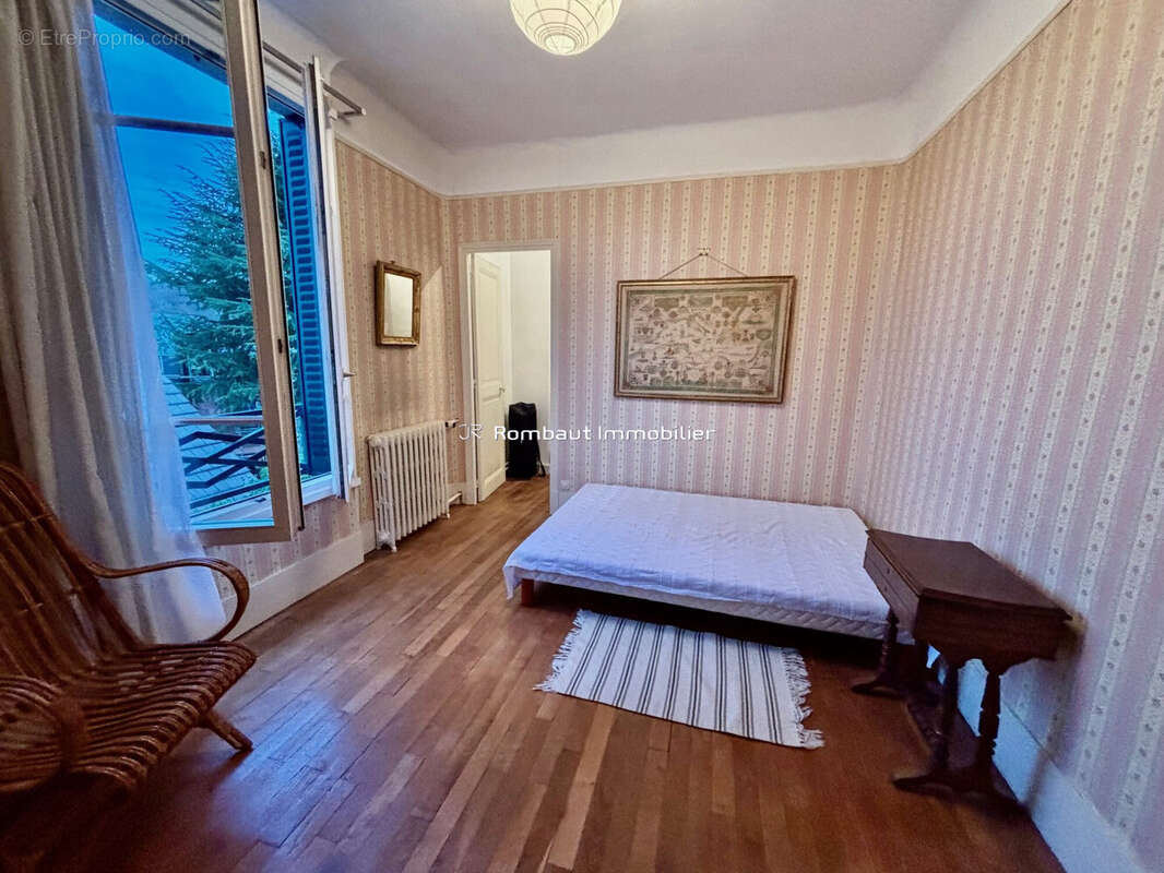 Maison à LA CELLE-SAINT-CLOUD