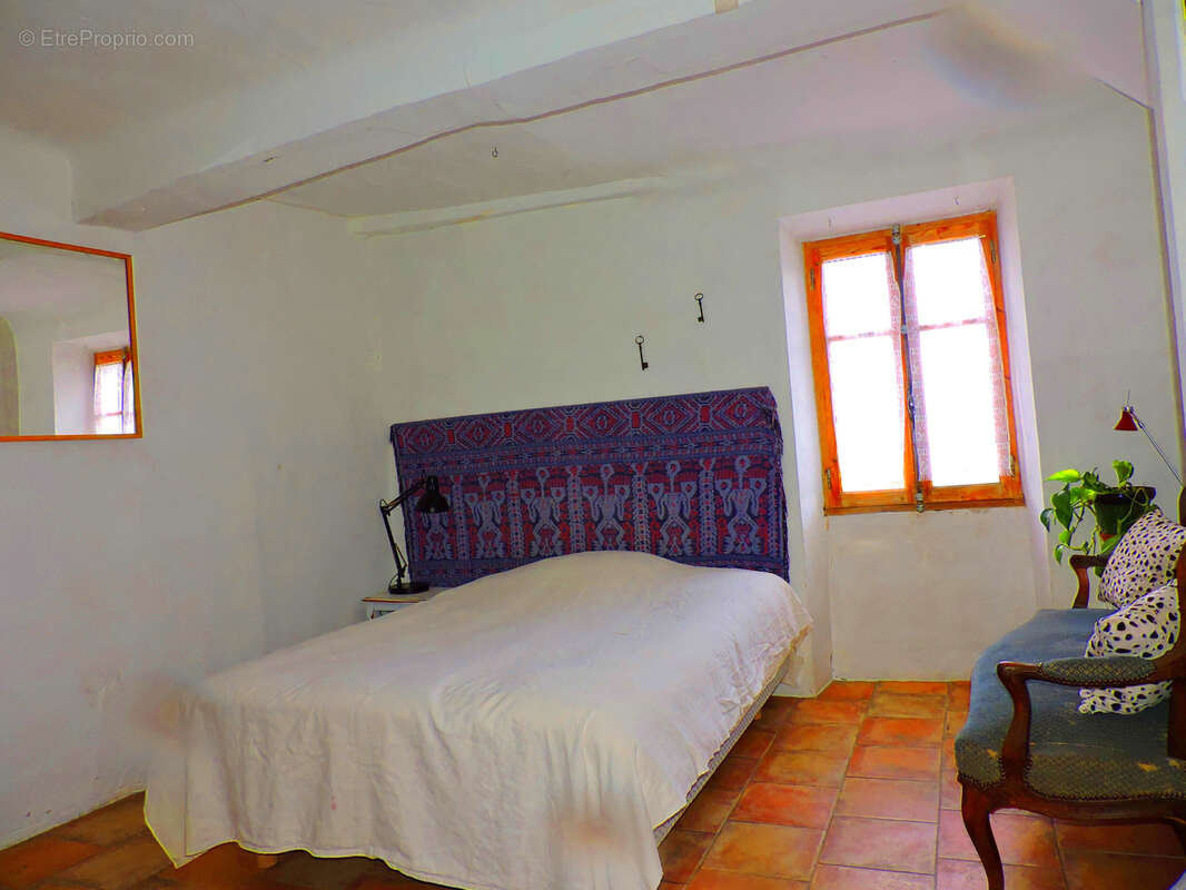 A VENDRE LURS Ancienne ferme en pierres de près de 200 m2  sur 1 ha 845 m2 - photo 21