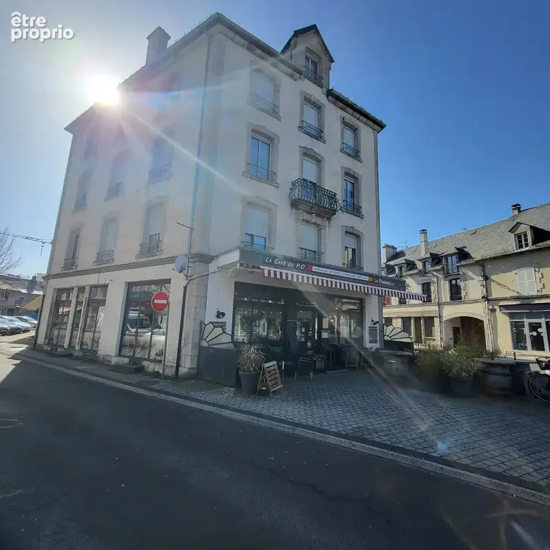 Bel immeuble au coeur de RIOM-ES-MONTAGNES - photo 2
