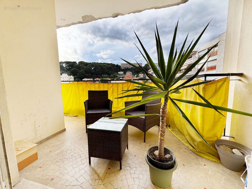 Appartement à SAINT-LAURENT-DU-VAR