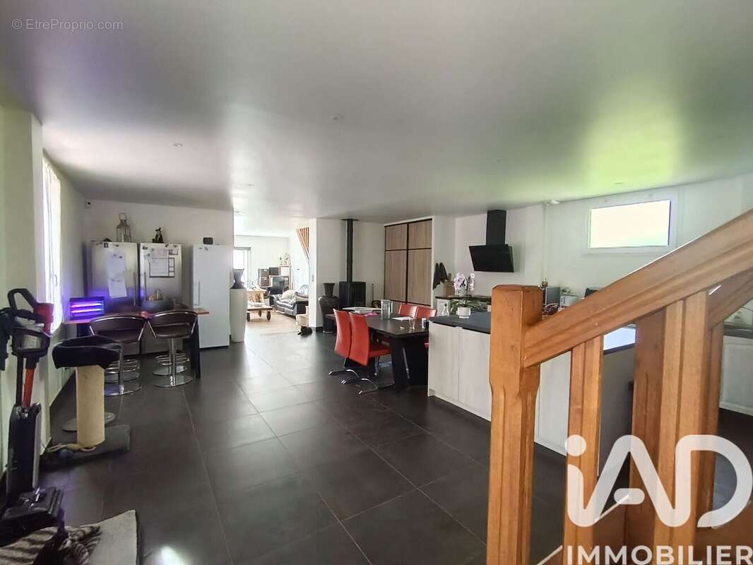 Maison 144 m² à Saint-Malo-Des-Trois-Fontaines  - photo 3