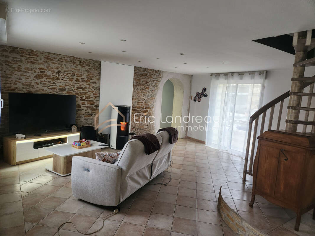 Propriété de caractère en pierre   186 m2 habitables   Parc paysagé de 1 394 m2 - photo 8