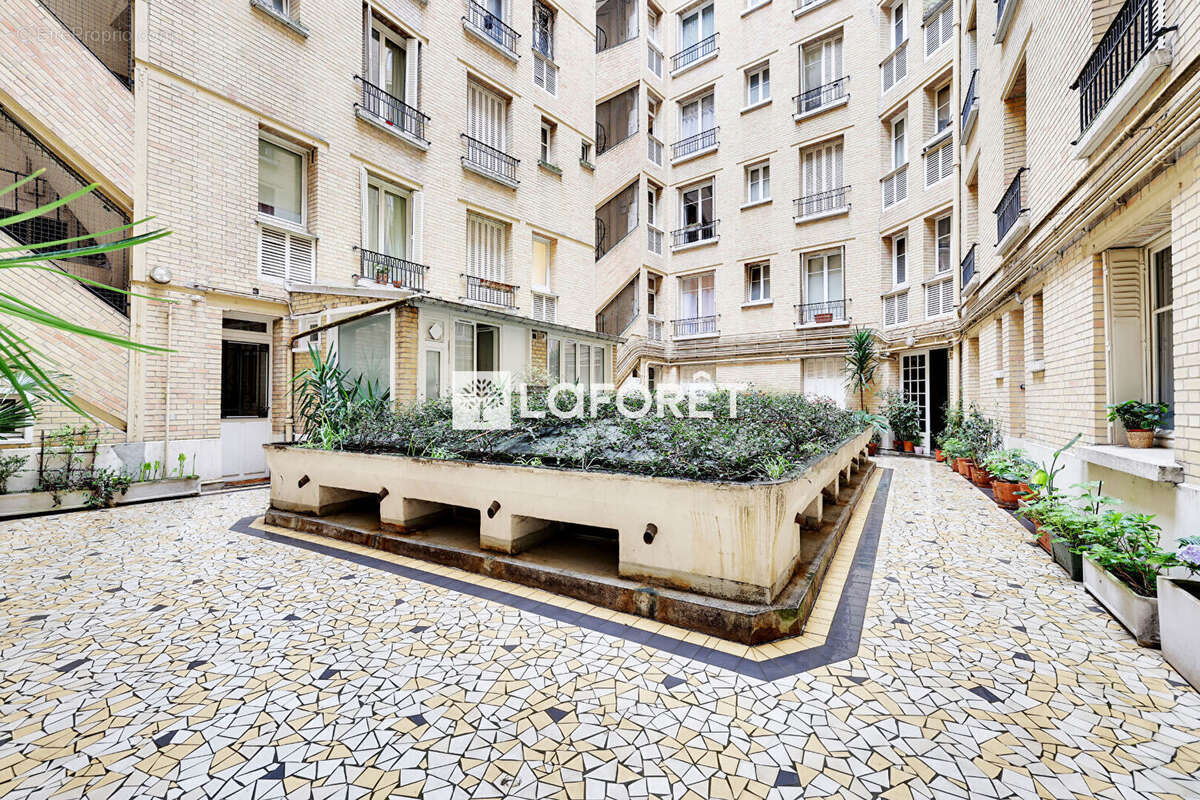 Appartement à PARIS-14E