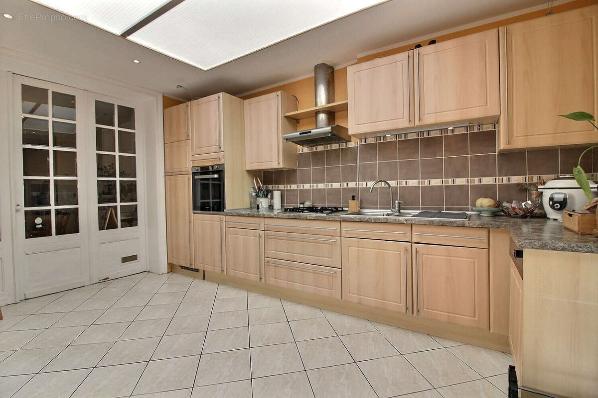 Maison Lomme métro, 105 m2 , 3 chambres , dressing, jardin, cave - photo 3