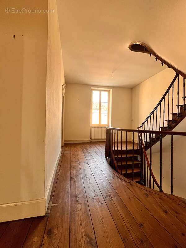 Jolie maison en plein centre de FLEURANCE (32), 165 m2, 5 pièces, 3 chambres, cave, jardin clos et puits - photo 10