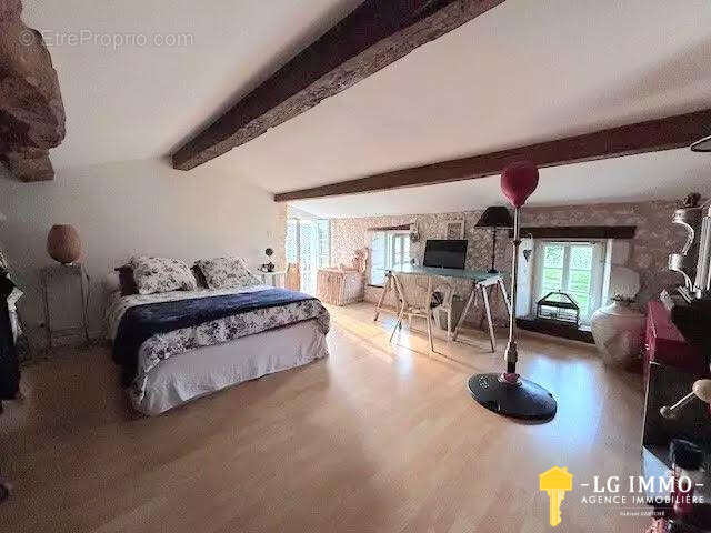 Maison à EPARGNES