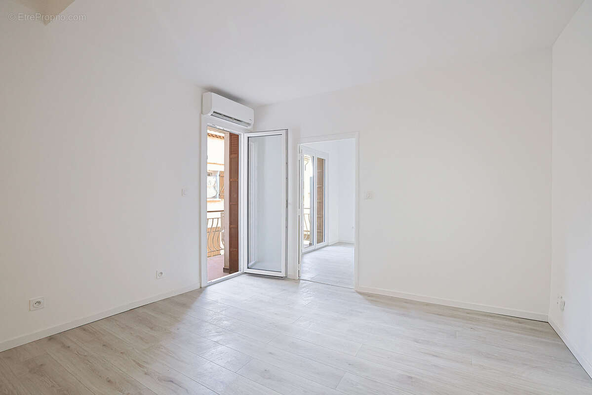 Appartement à SOLLIES-PONT