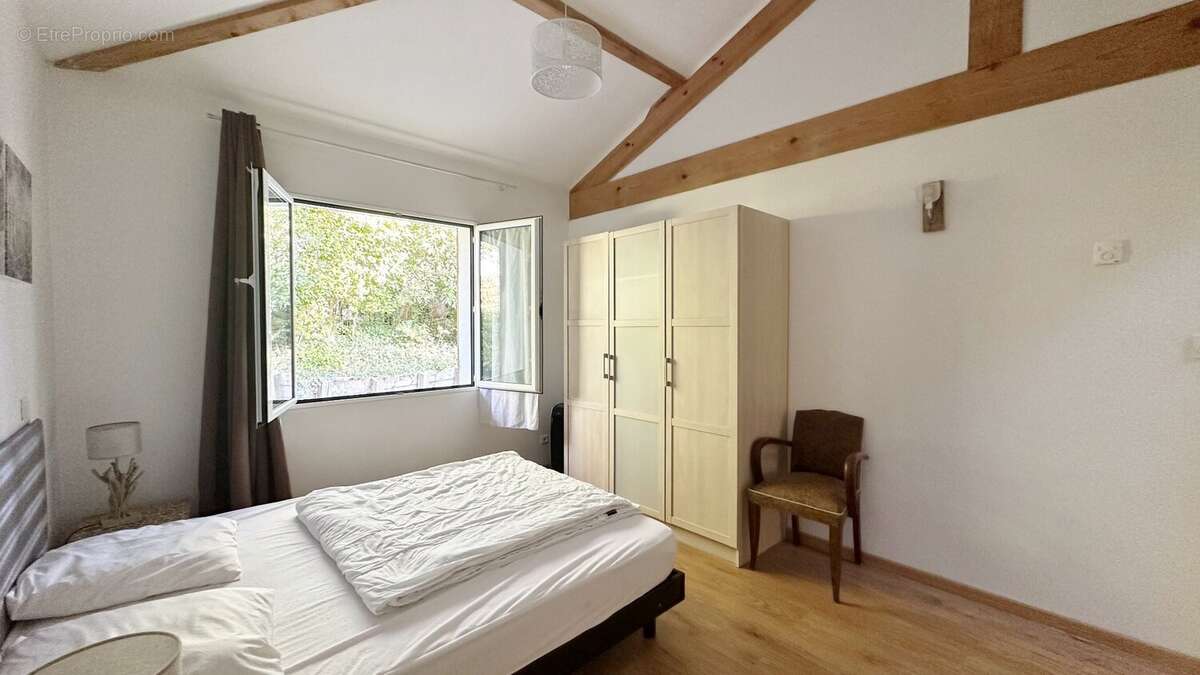 Entre Forêt Landaise et Art de Vivre  Ensemble de deux maisons sur 1638 m² de terrain boisé. - photo 10