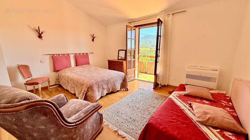ECCICA-SUARELLA (Corse) : Maison T4, caseddu en pierre, garage, terrain piscinable, vue dégagée - photo 9
