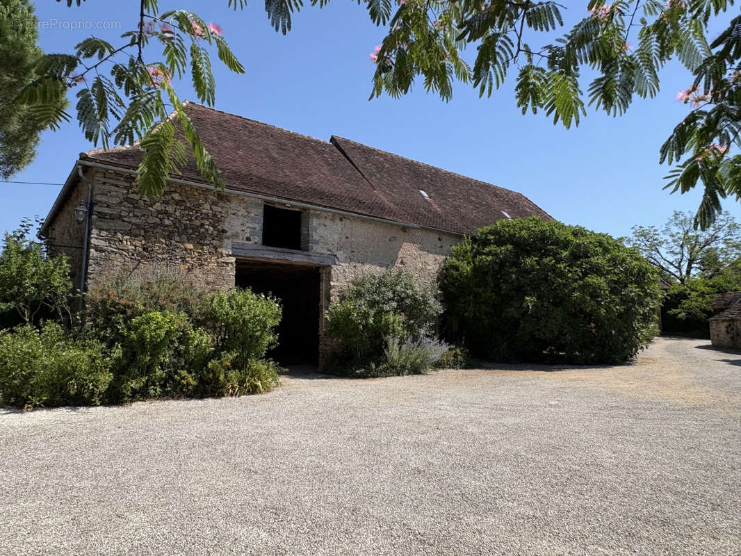 Genis Magnifique propriété Périgourdine avec gite, piscine, parc et vues - photo 31
