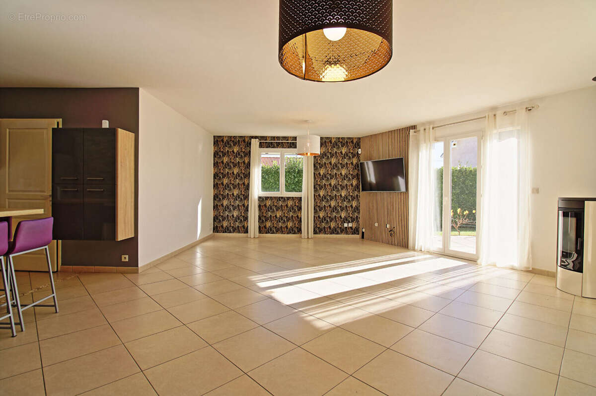 Maison à SAINT-ETIENNE-DE-SAINT-GEOIRS