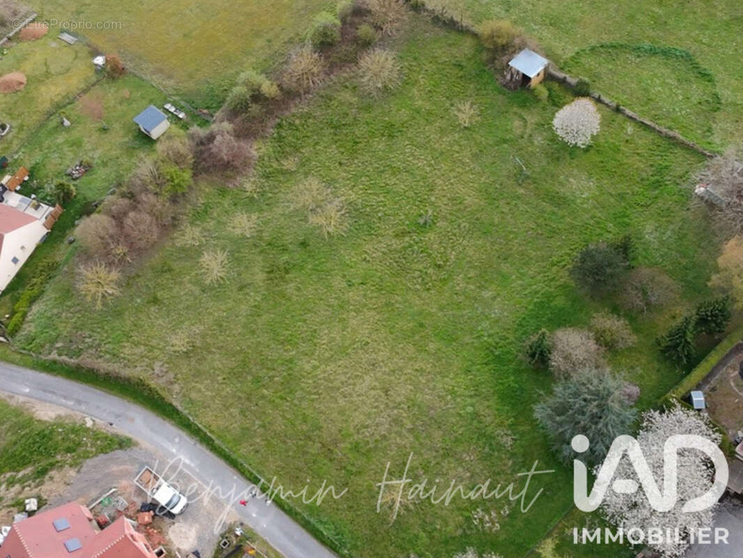 Terrain 550 m² à Saint-Brice  - photo 2