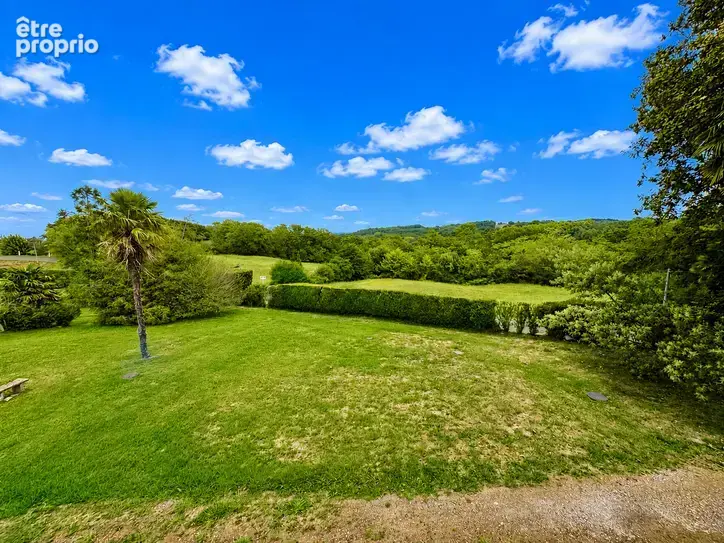 Superbe bâtisse du 17e sur 5,6 hect, piscine, dépendances, parc, bois et terres - photo 7