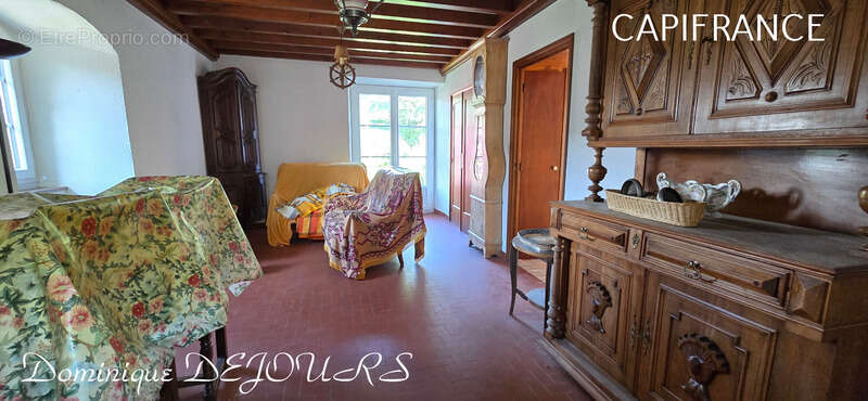 Maison à SAINT-SAUVEUR-DE-MONTAGUT