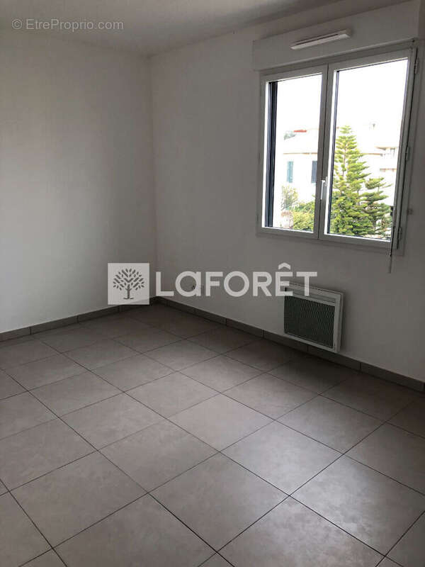 Appartement à SAINT-LAURENT-DU-VAR