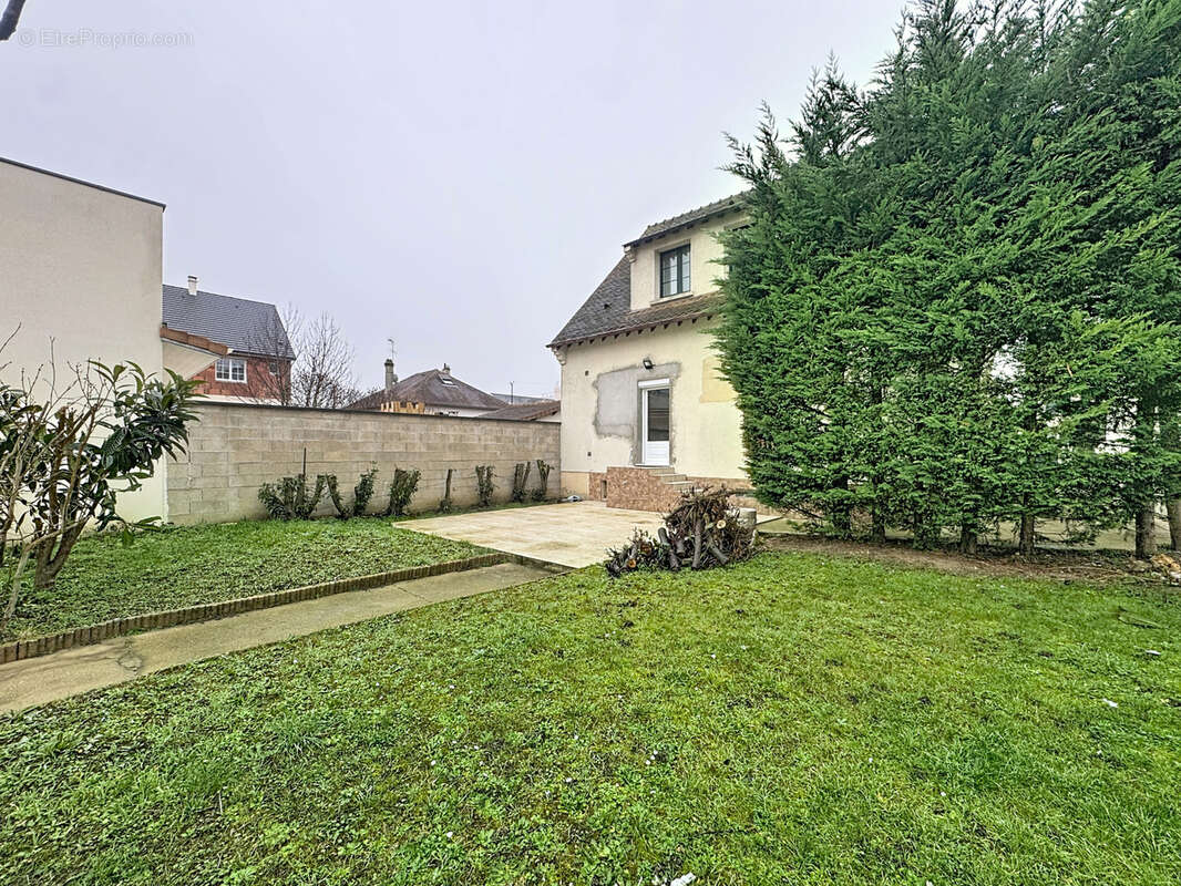 Maison à PARAY-VIEILLE-POSTE
