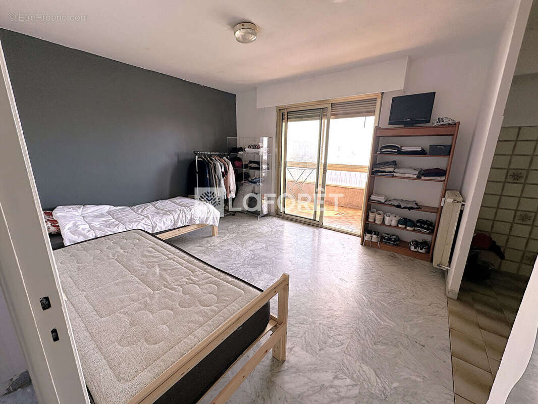 Appartement à SAINT-LAURENT-DU-VAR