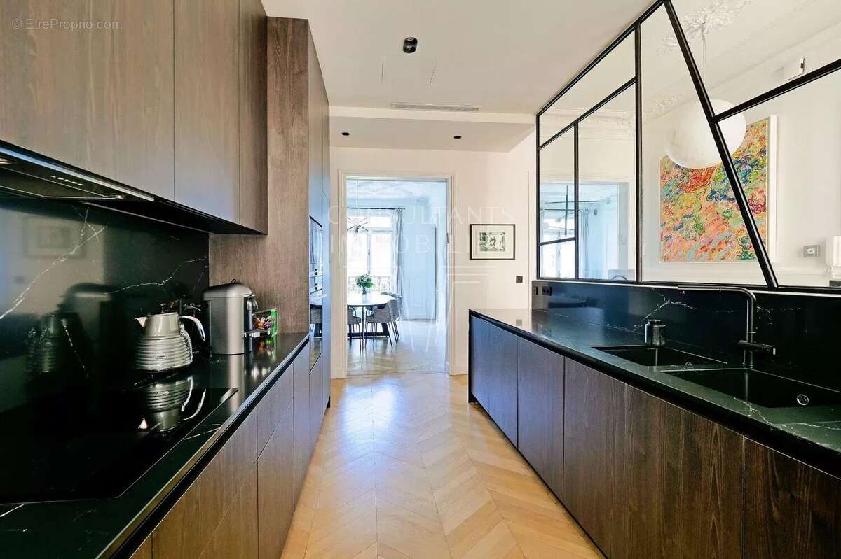 Appartement à PARIS-17E
