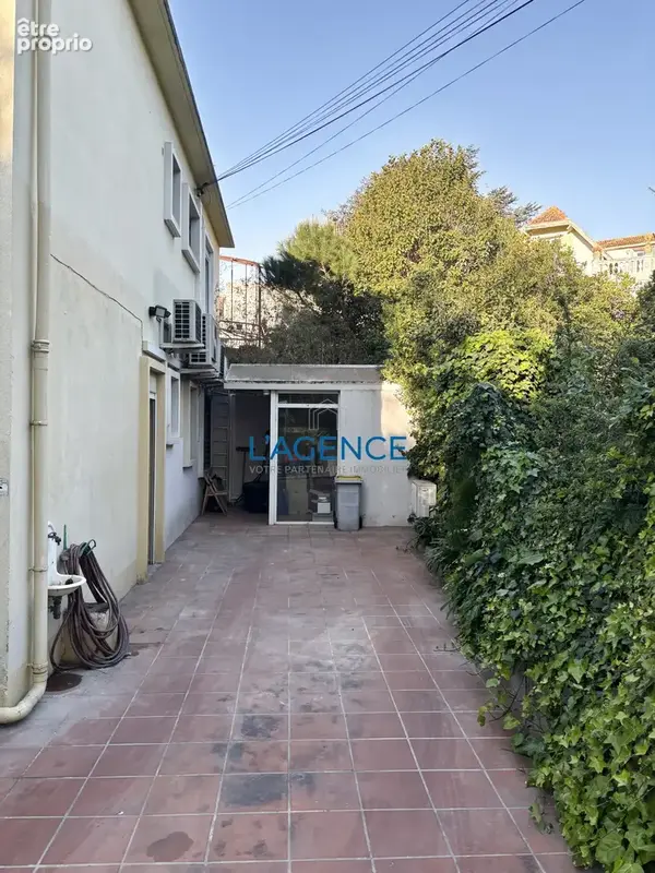 Maison de 188 m2 en plein coeur de Hyères les palmiers avec parking privatif exposé au sud . - photo 4