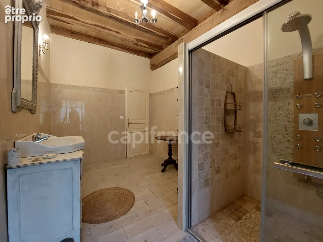 A vendre, maison de 364 m² entourée de plus de 2,5 hectares de terrain à Carsac-Aillac avec 3 gîtes meublés, une maison d'habita - photo 12