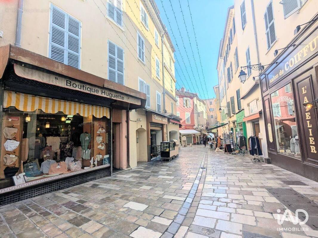 Photo 1 - Commerce à HYERES