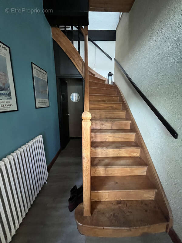 LA REOLE - Maison de ville avec logement indépendant, 2 garages - photo 11