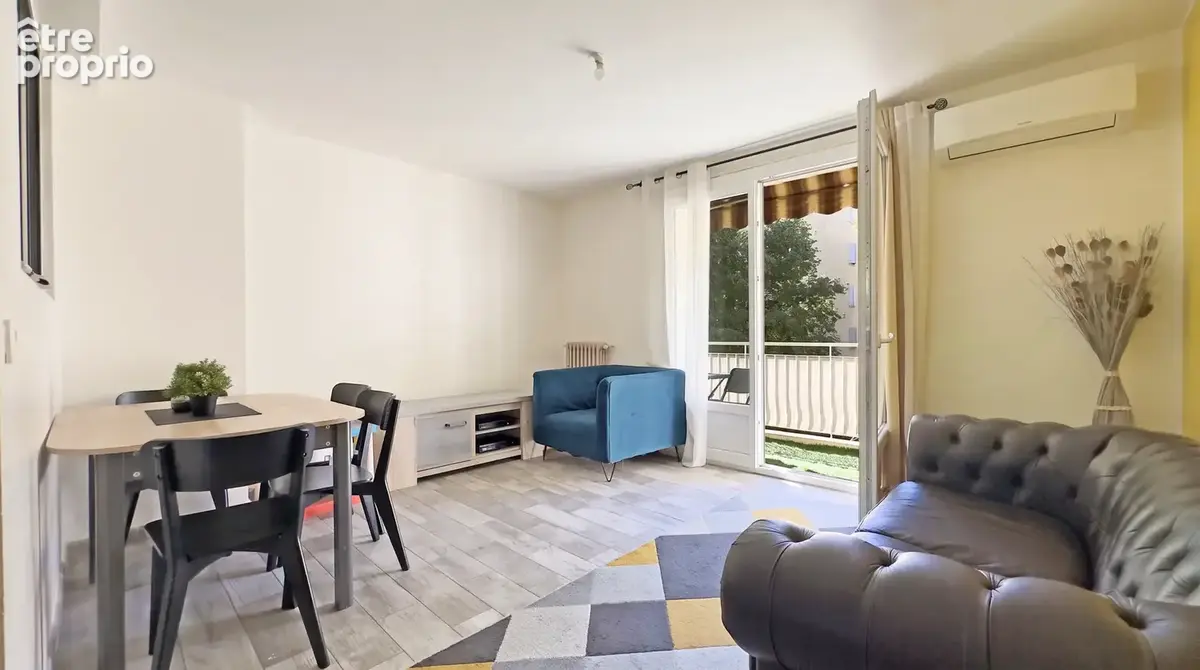 Toulon, quartier Brunet  T3 traversant avec double balcon et vue dégagée - photo 3