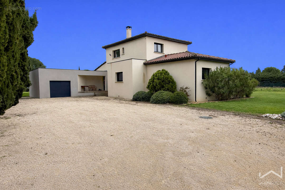 Maison à SAINTE-CECILE-LES-VIGNES