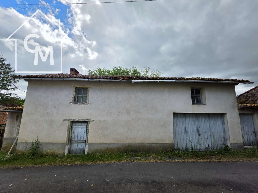 Maison à LESSAC