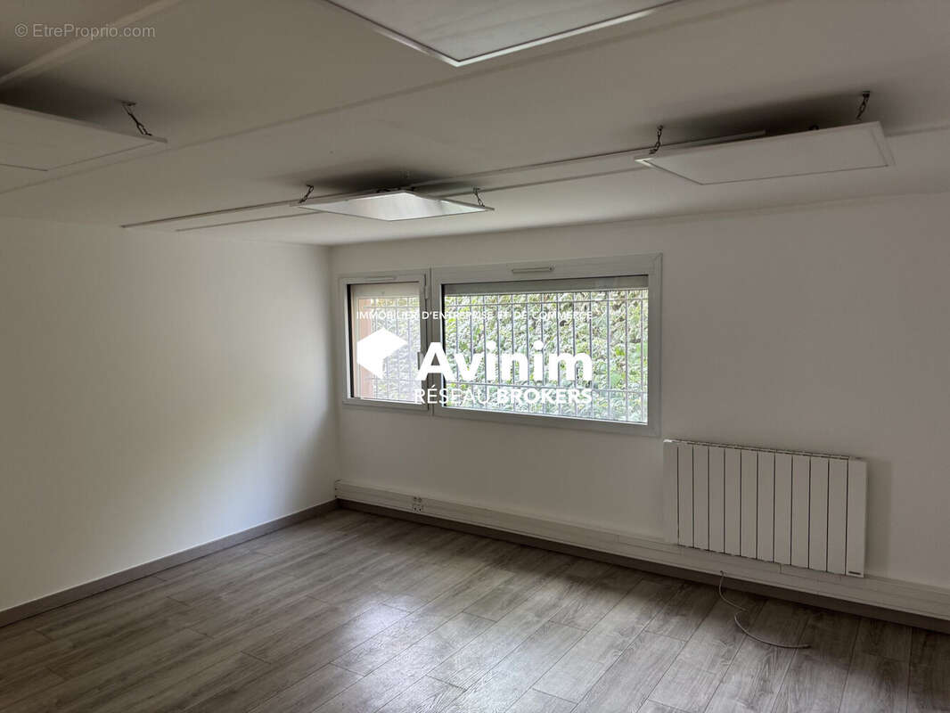 Commerce 254 m² à Brignais  - photo 9