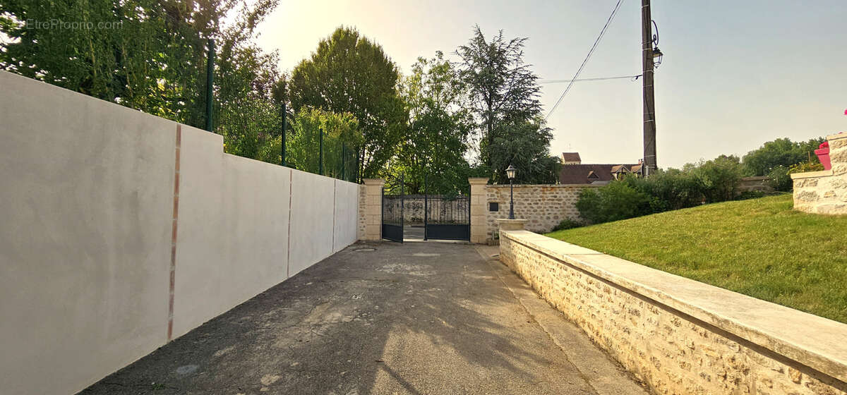 Maison à ABBEVILLE-LA-RIVIERE