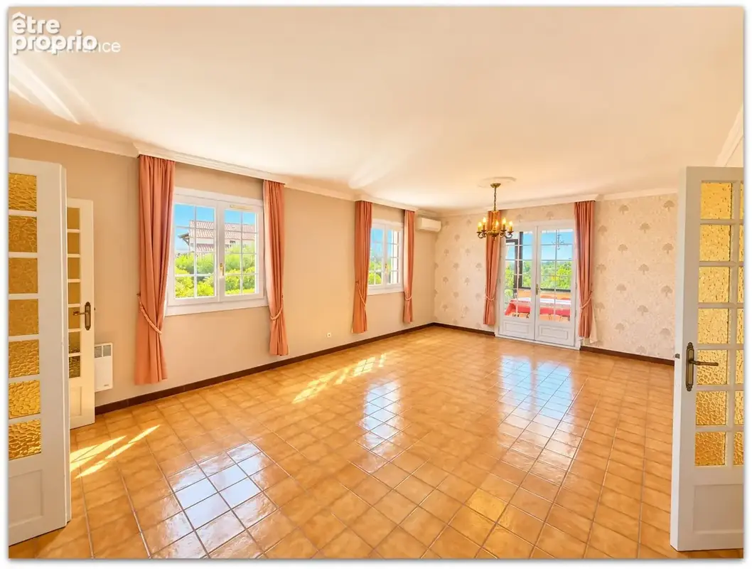 Grande villa familiale de 204 m² avec appartement indépendant, terrain piscinable de 2 178 m² et vue dégagée - Roujan (34320) - photo 3