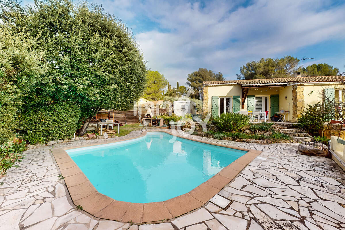 Maison à ROQUEBRUNE-SUR-ARGENS