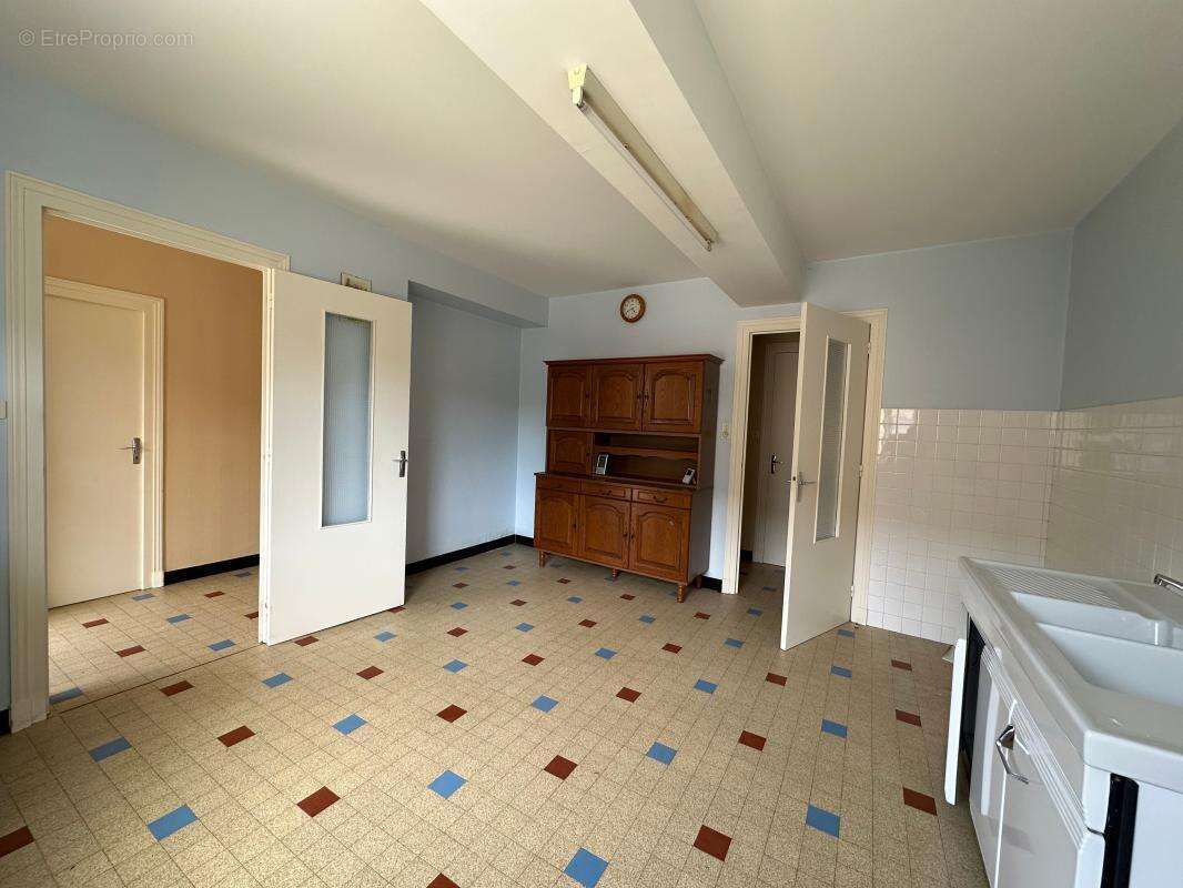 AUTHENTIQUE CORPS DE FERME DE 105 M² À RÉNOVER Parcelle d'exception de 1 000 m² environ  Vue dégagée  Fort potentiel - photo 3